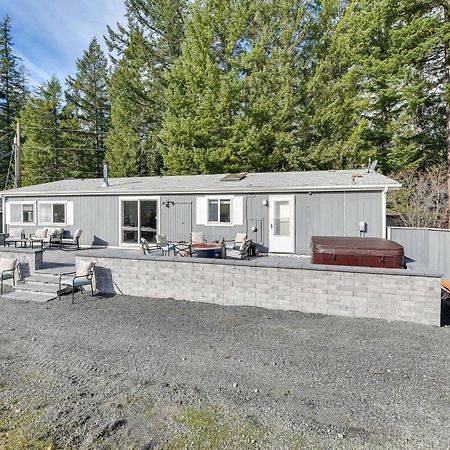 Riverfront Home With Deck, Near Mount Rainier! Packwood Exteriör bild
