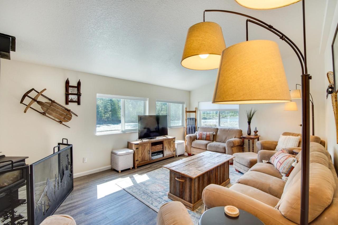 Riverfront Home With Deck, Near Mount Rainier! Packwood Exteriör bild