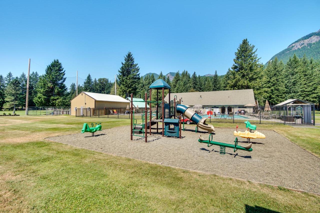 Riverfront Home With Deck, Near Mount Rainier! Packwood Exteriör bild