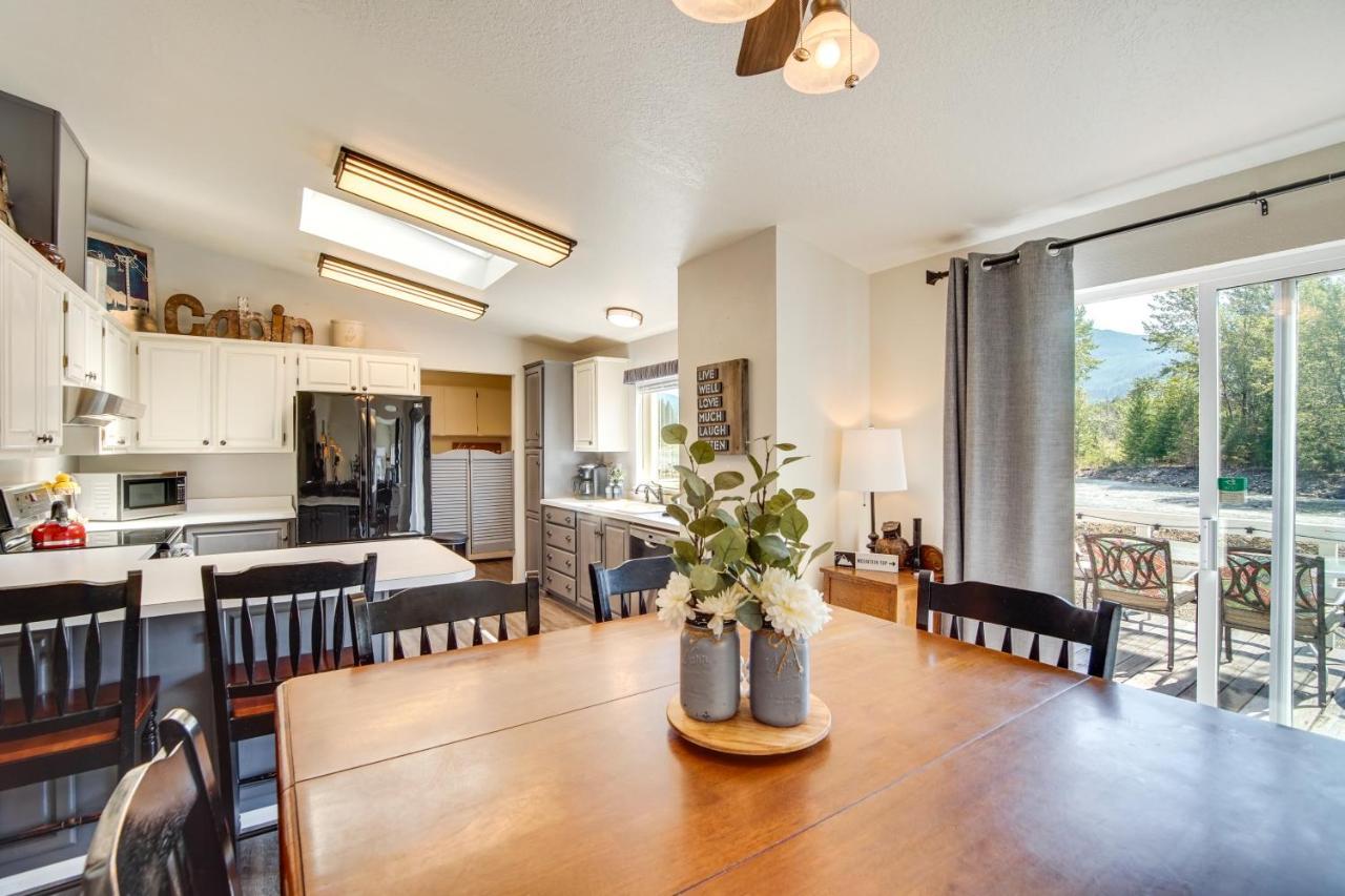Riverfront Home With Deck, Near Mount Rainier! Packwood Exteriör bild