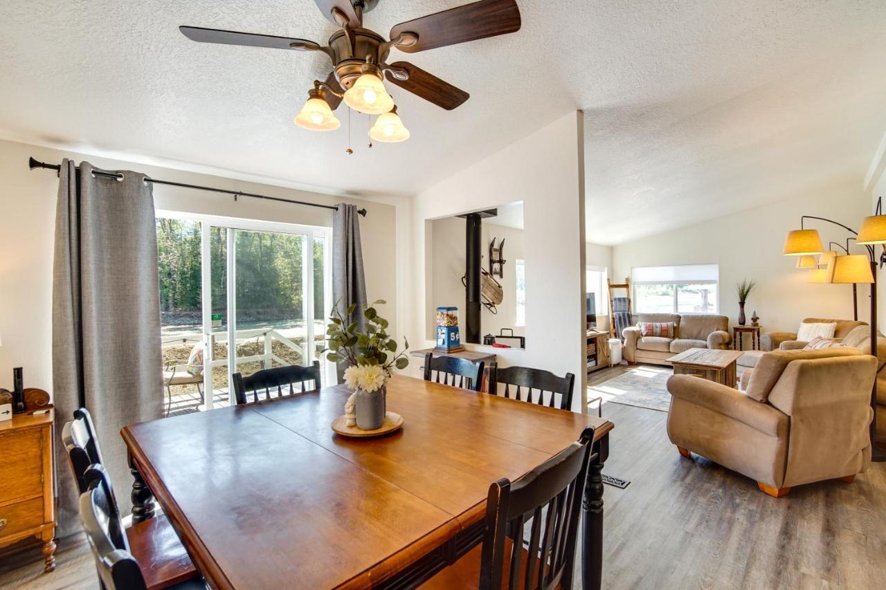 Riverfront Home With Deck, Near Mount Rainier! Packwood Exteriör bild