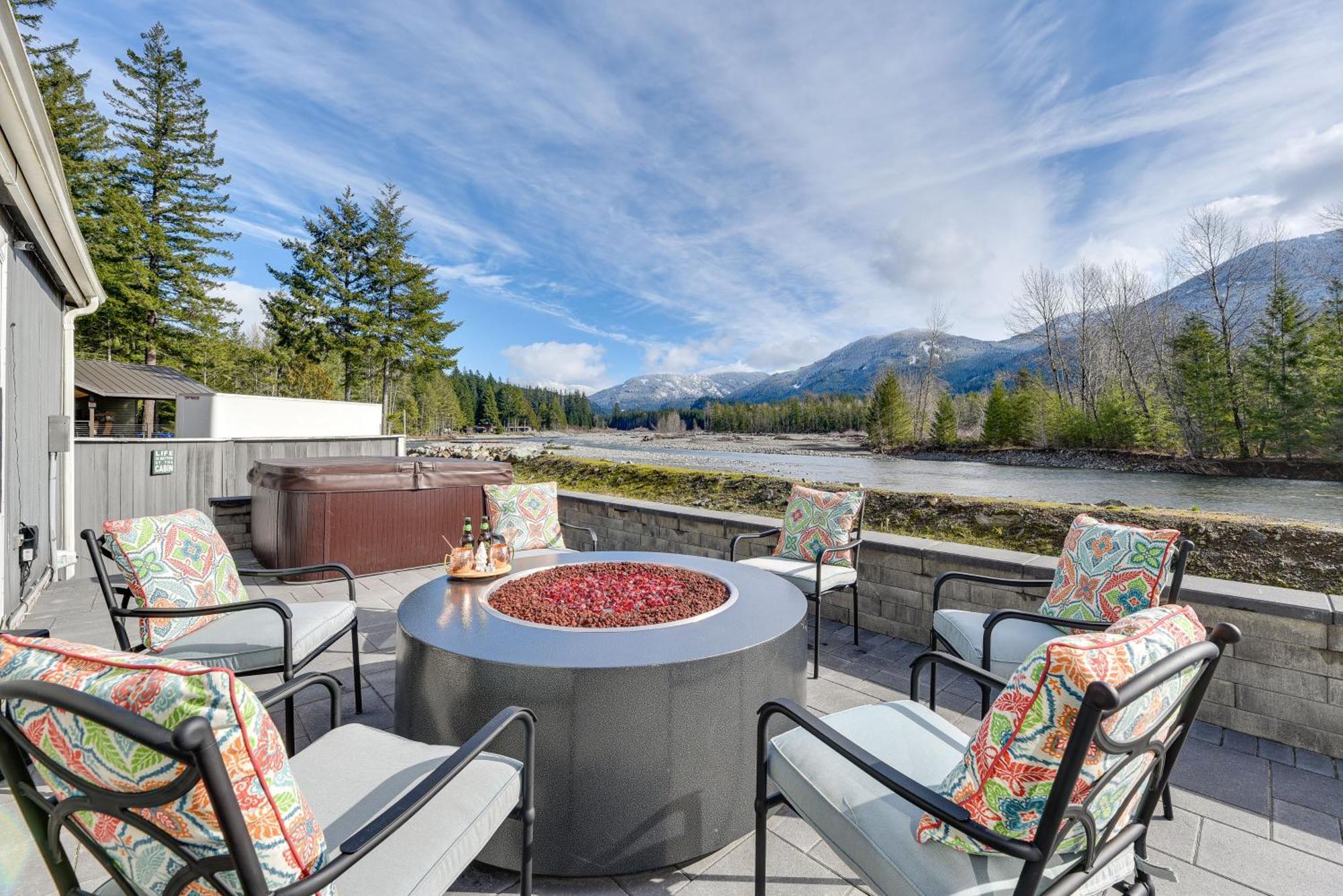 Riverfront Home With Deck, Near Mount Rainier! Packwood Exteriör bild