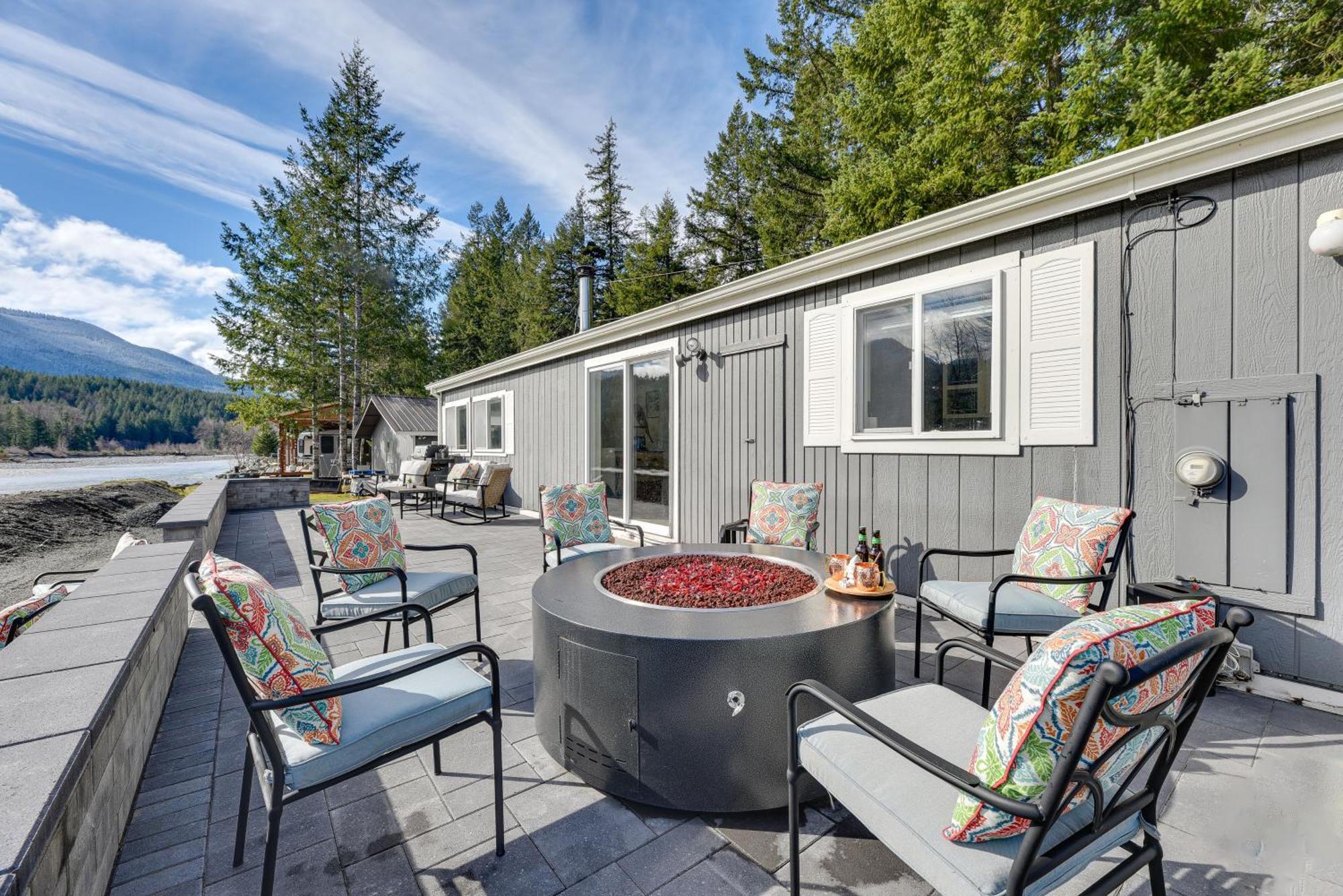 Riverfront Home With Deck, Near Mount Rainier! Packwood Exteriör bild