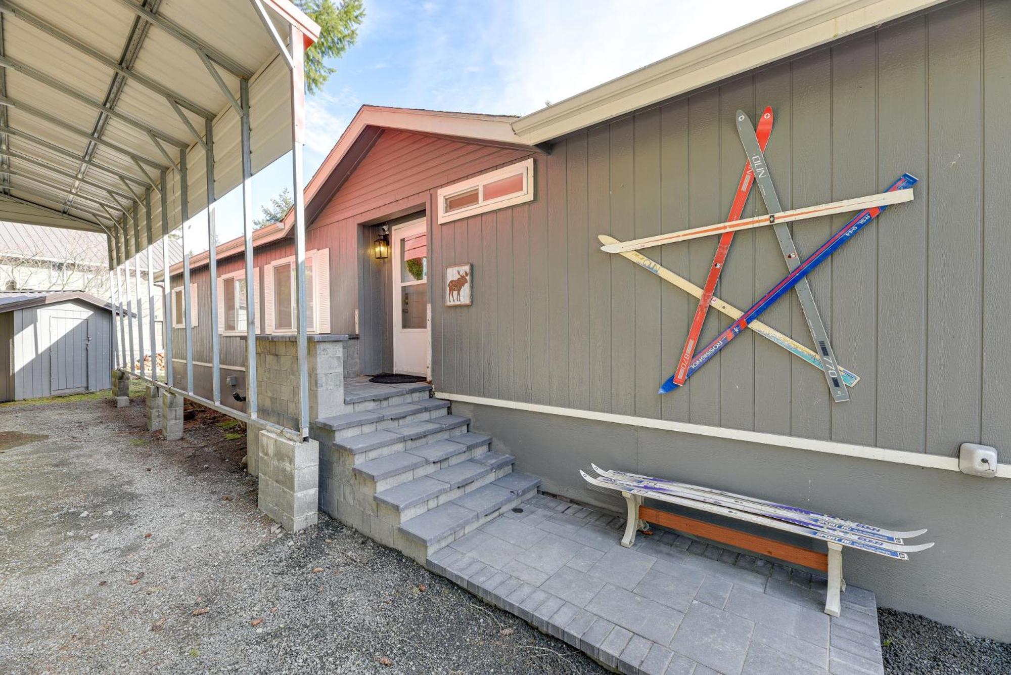 Riverfront Home With Deck, Near Mount Rainier! Packwood Exteriör bild