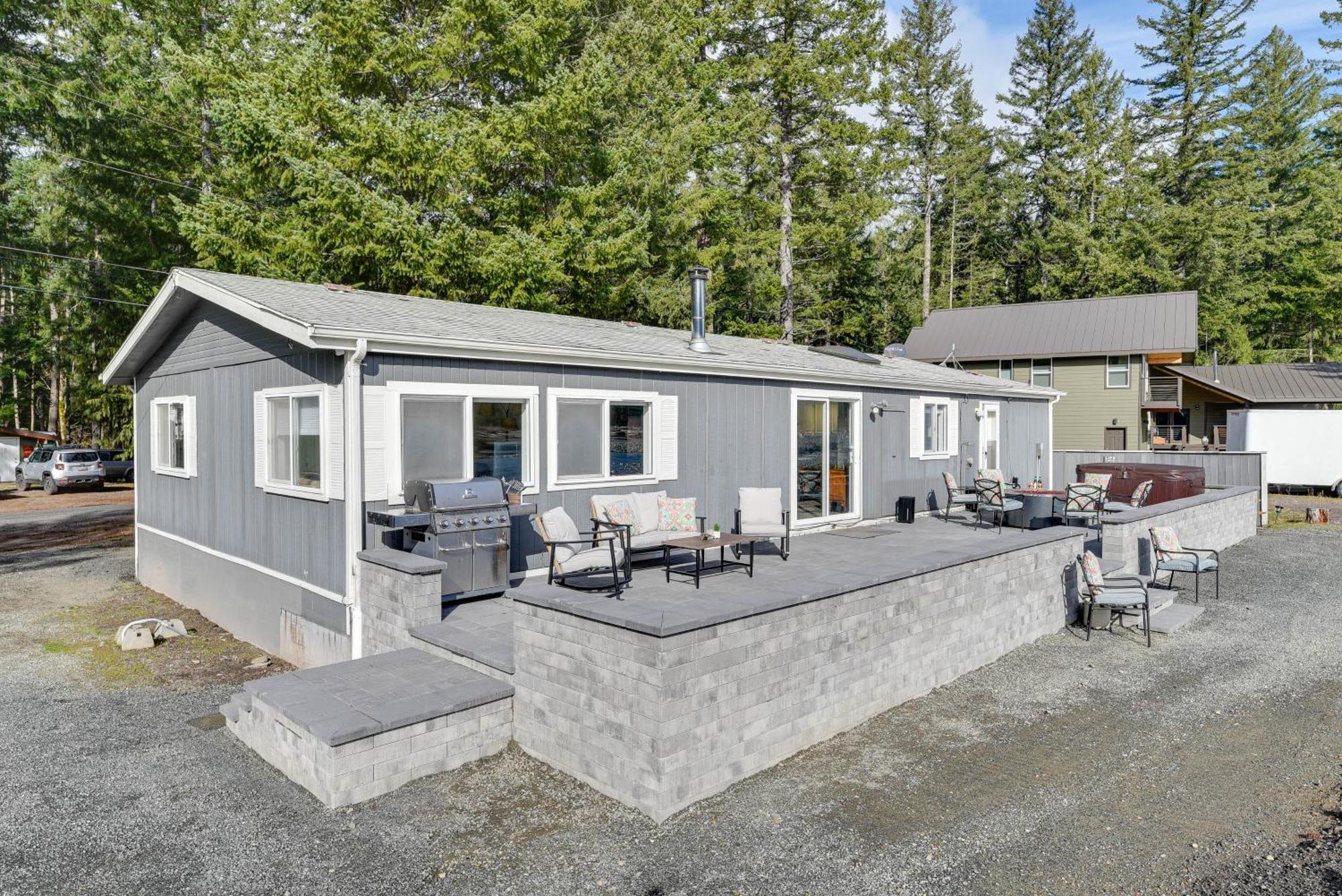 Riverfront Home With Deck, Near Mount Rainier! Packwood Exteriör bild