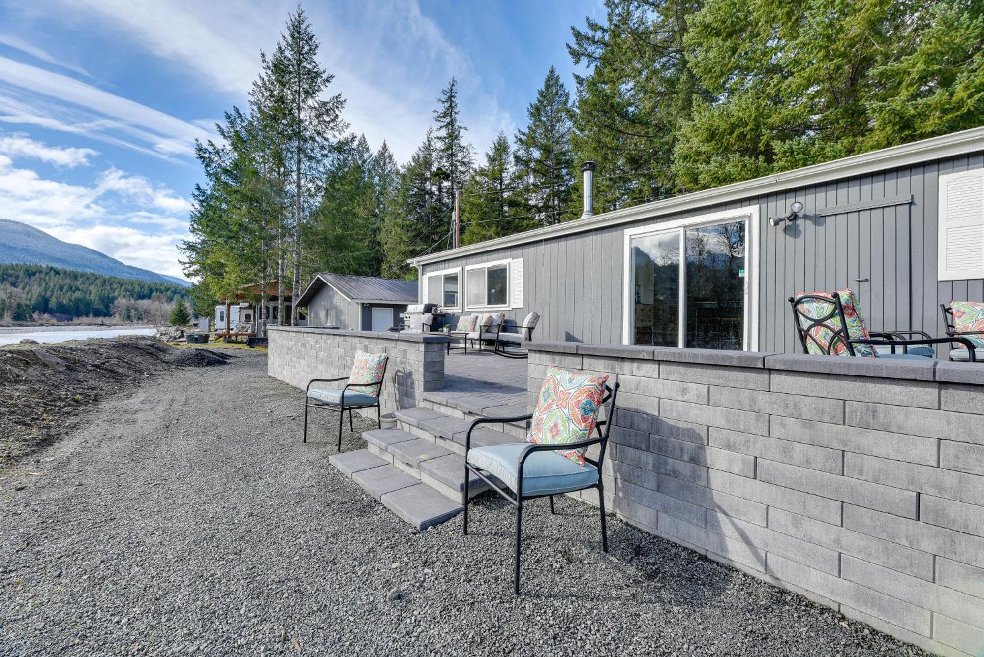 Riverfront Home With Deck, Near Mount Rainier! Packwood Exteriör bild