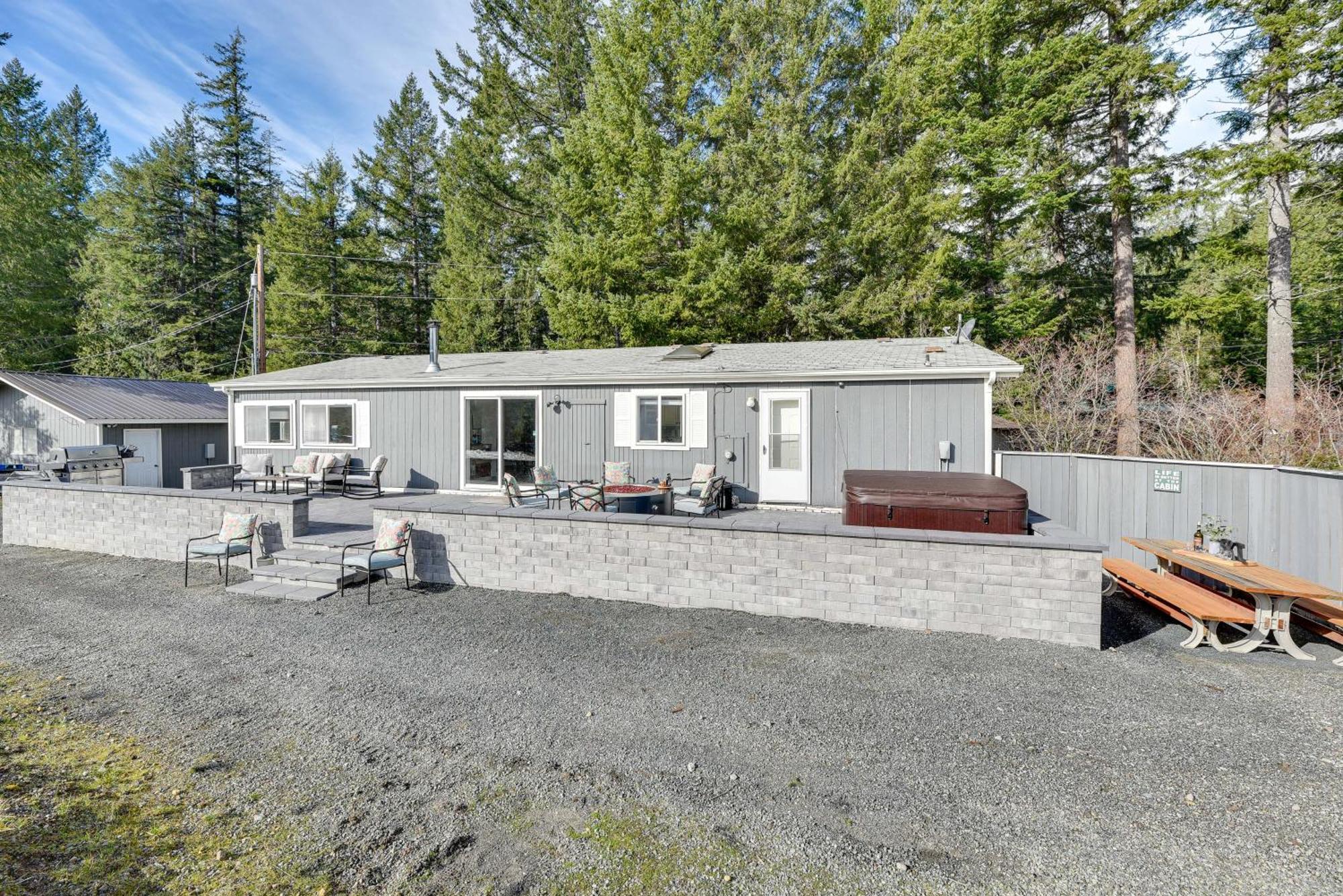 Riverfront Home With Deck, Near Mount Rainier! Packwood Exteriör bild